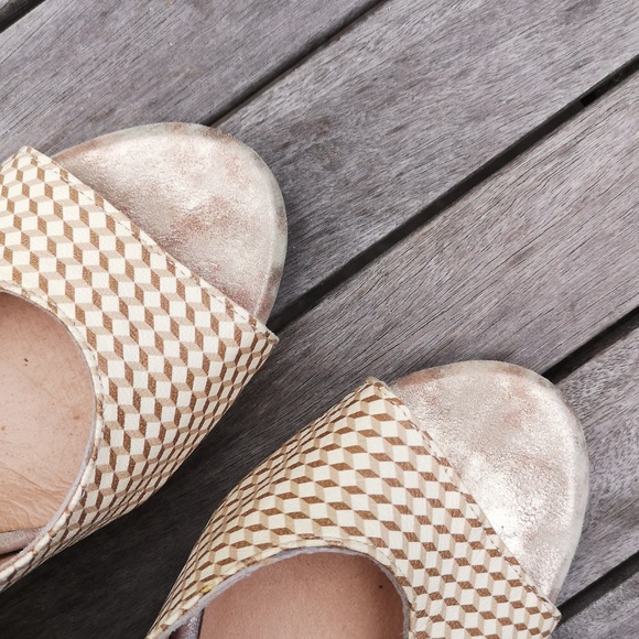 Gold Button heeled sandals - Picture 13 of 14